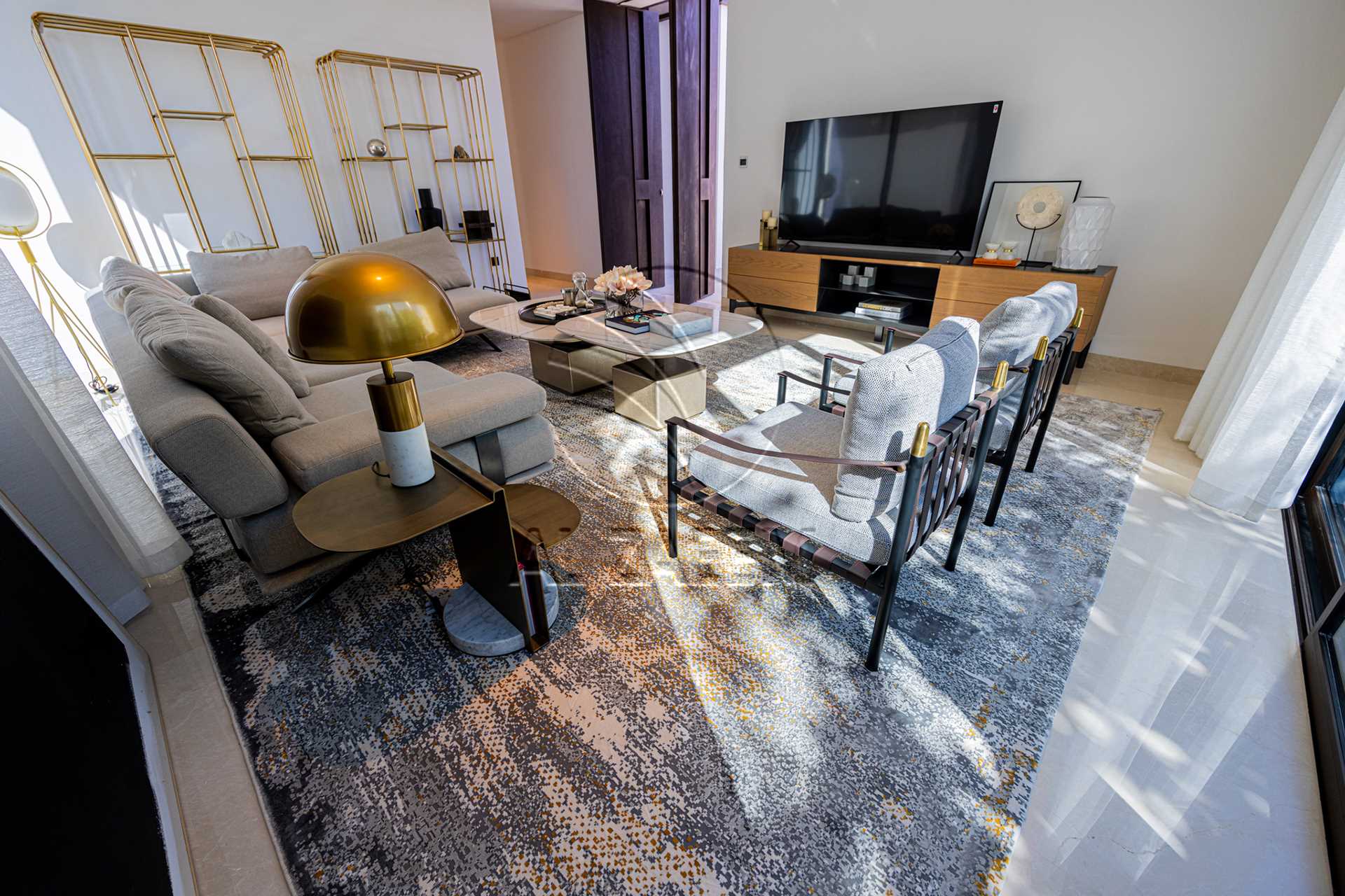 √1005 Sqm Plot! High Ceiling | Single Row Corner √