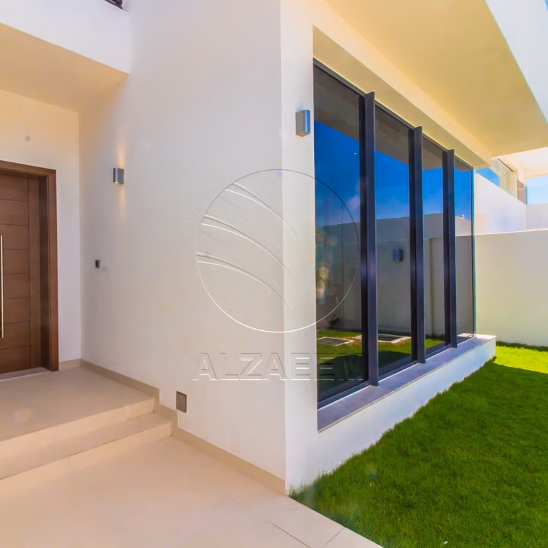 VACANT! 5BR+Maid | Mid Unit-Double Row