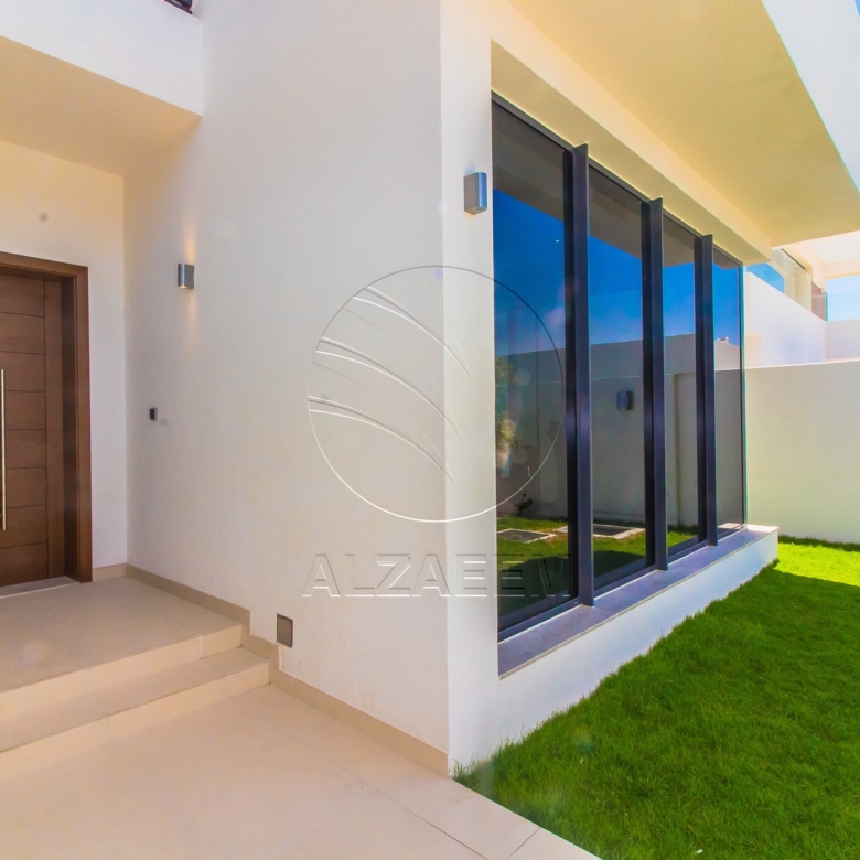 VACANT! 5BR+Maid | Mid Unit-Double Row