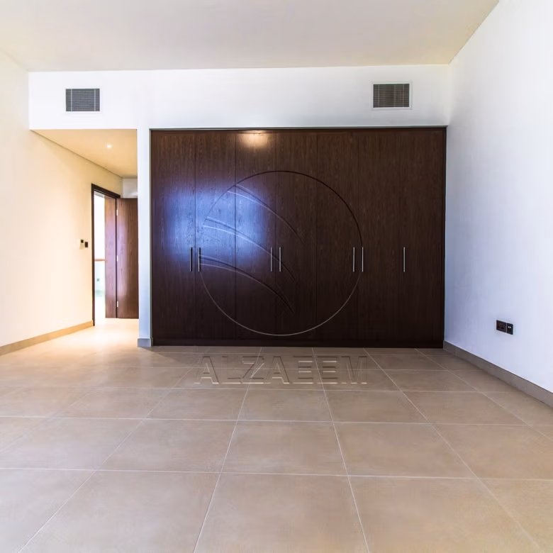 VACANT! 5BR+Maid | Mid Unit-Double Row