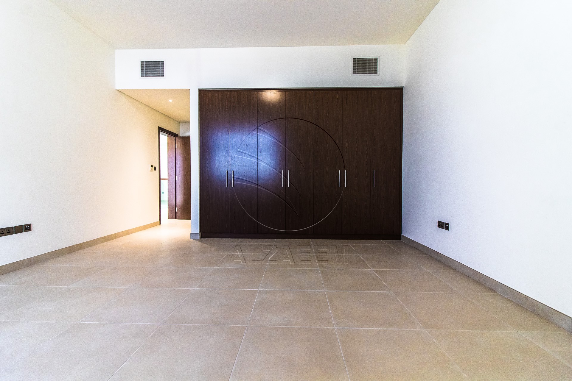 VACANT! 5BR+Maid | Mid Unit-Double Row