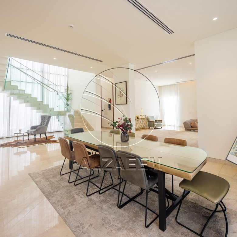 √CORNER 5BR Villa with Pool | Landscaped Garden√