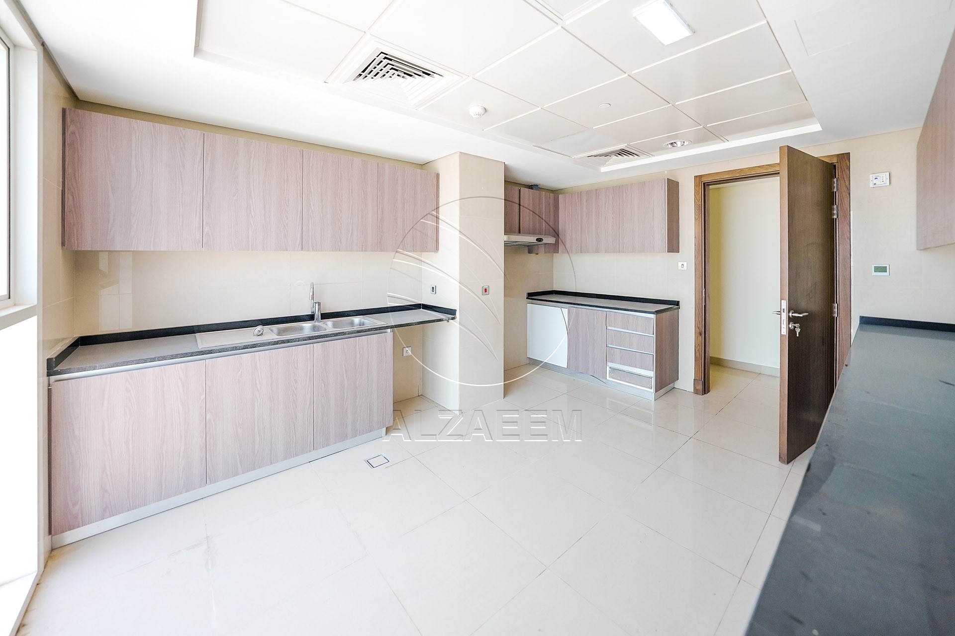 TOP FLOOR | Full Sea View | Move-in Ready