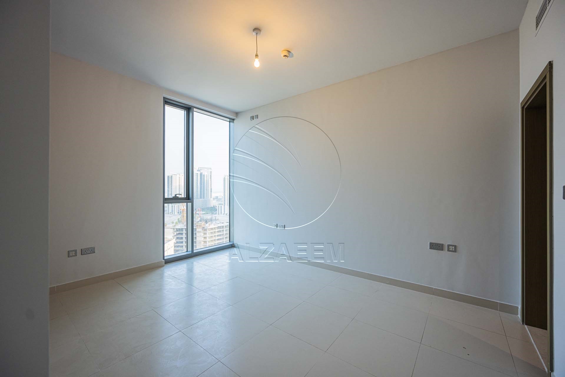 √ VACANT | Partial Sea View | Spacious Layout √
