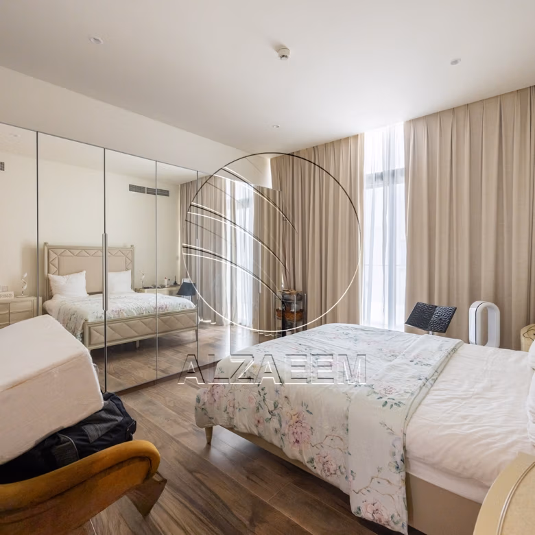 CORNER 5BR Villa with Pool | Landscaped Garden