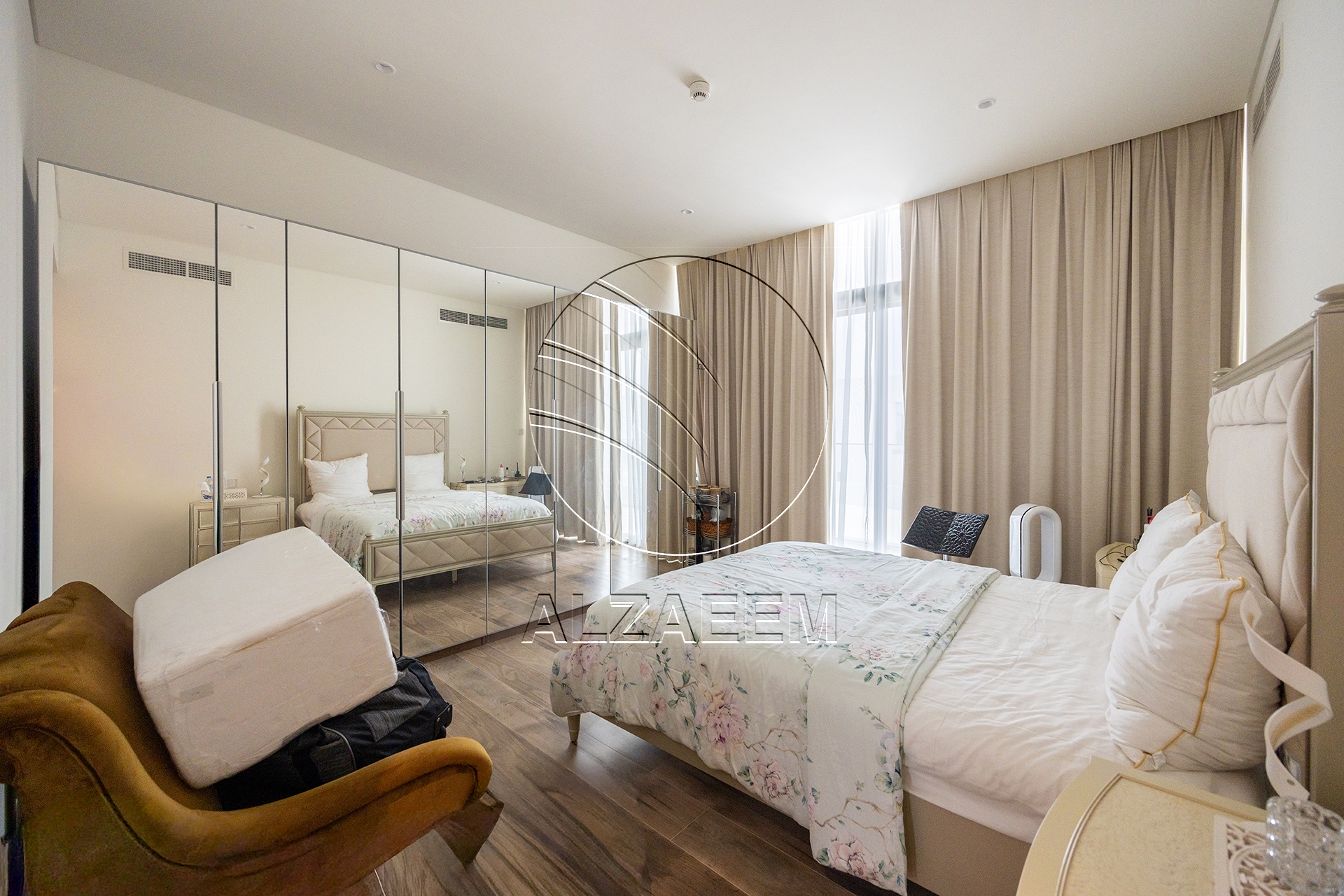 √CORNER 5BR Villa with Pool | Landscaped Garden√
