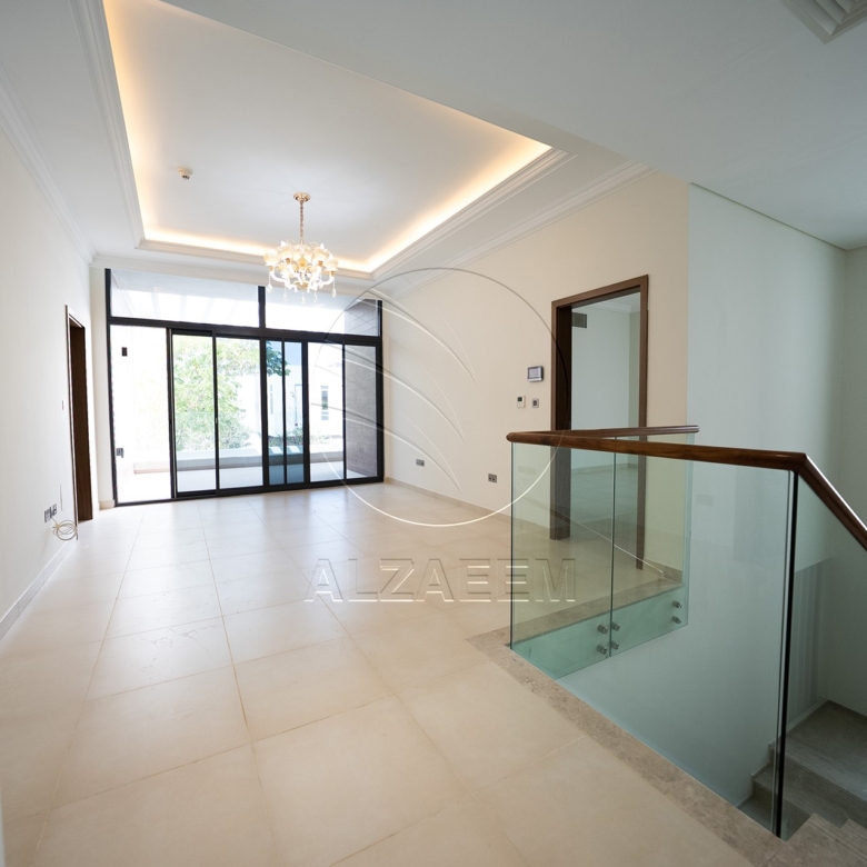 √Single Row Corner | VACANT | Prime Location√