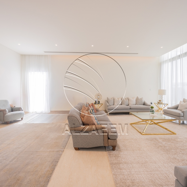 √CORNER 5BR Villa with Pool | Landscaped Garden√