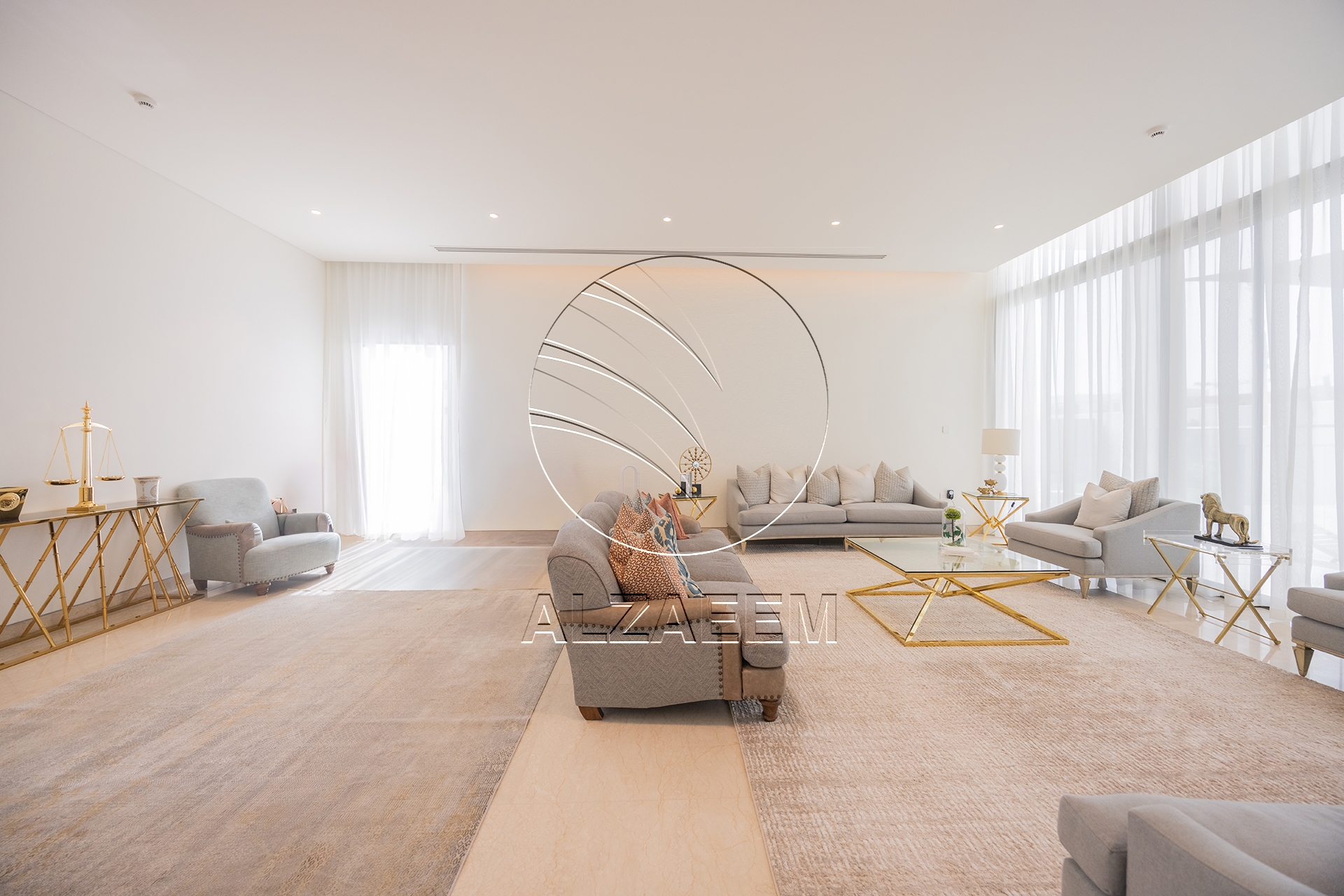 √CORNER 5BR Villa with Pool | Landscaped Garden√