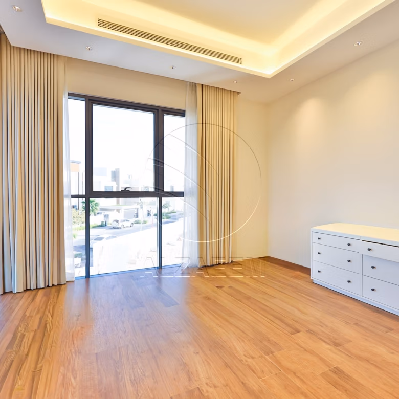 √ Single Row End | High Ceiling | Luxury Living √