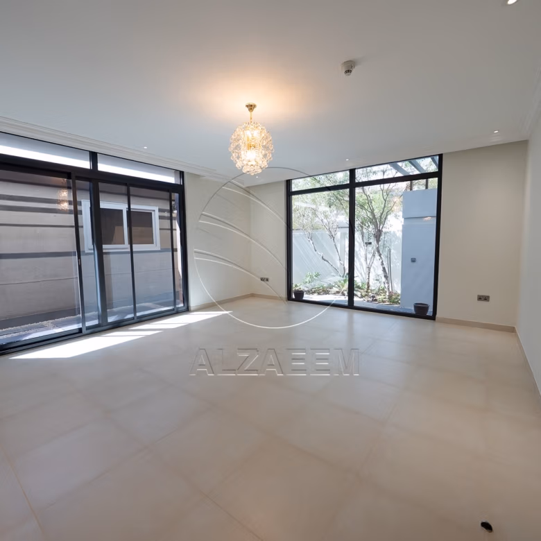 Single Row Corner | VACANT | Prime Location