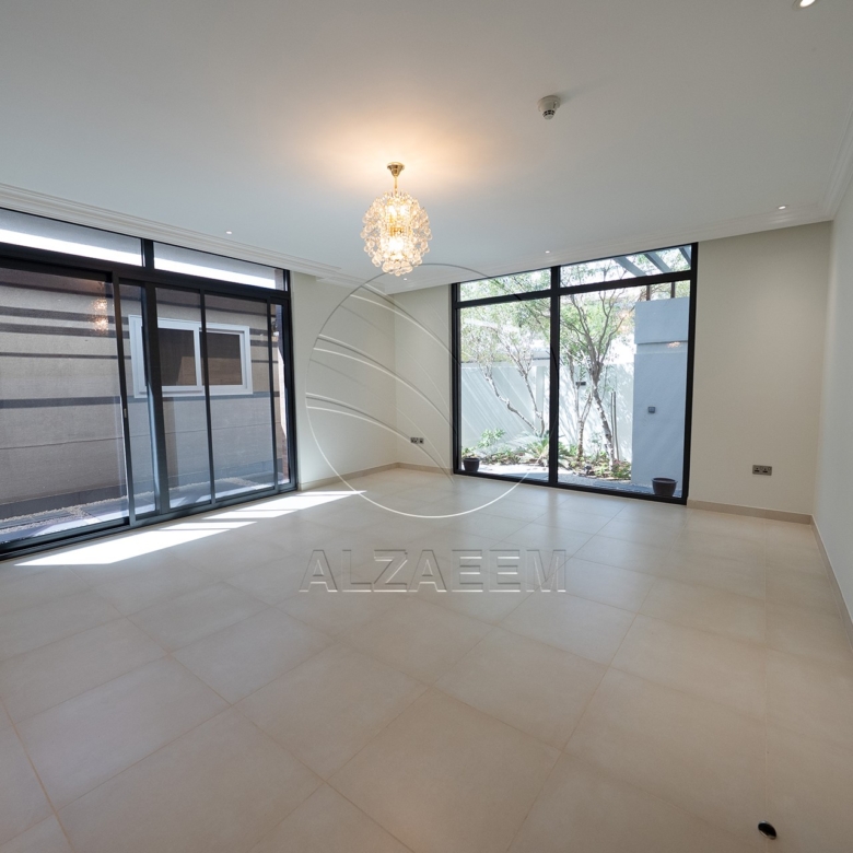 √Single Row Corner | VACANT | Prime Location√