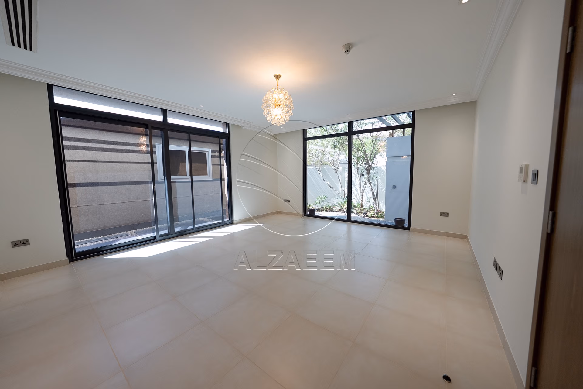 Single Row Corner | VACANT | Prime Location