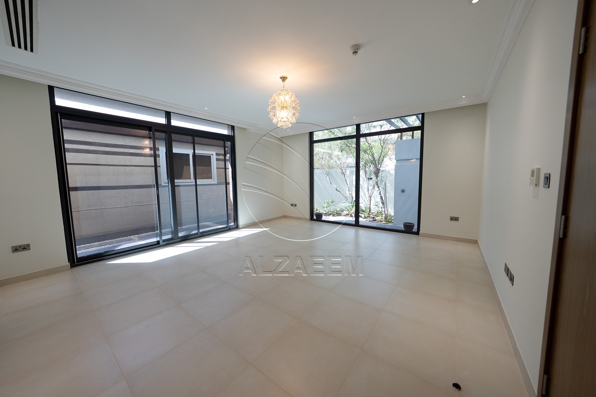 √Single Row Corner | VACANT | Prime Location√