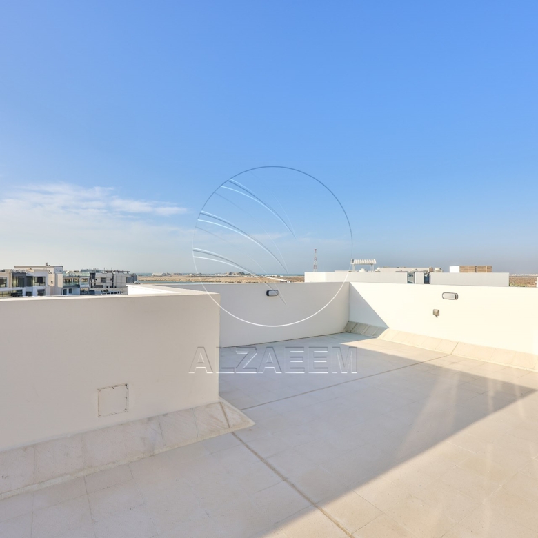 √ Single Row End | High Ceiling | Luxury Living √