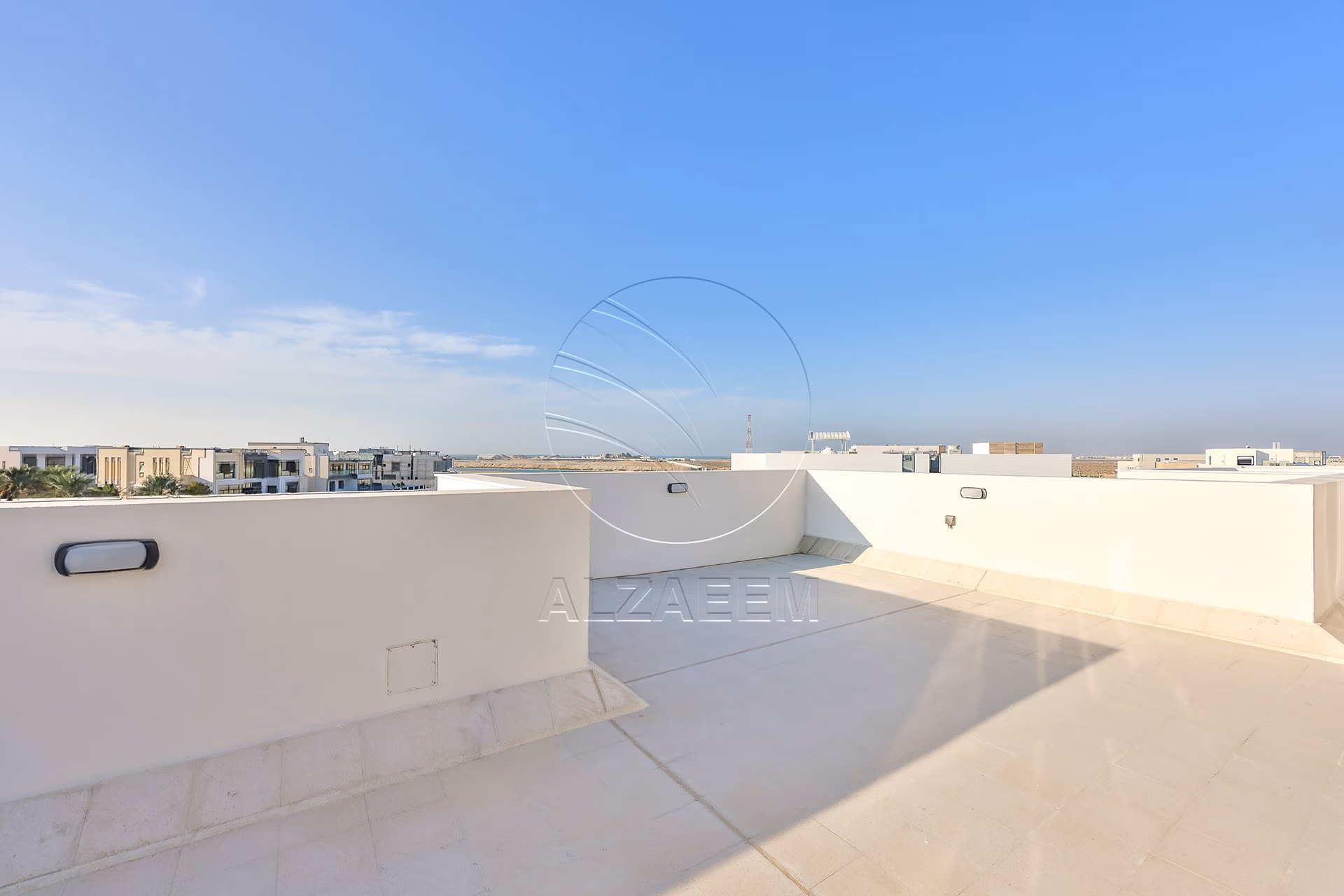 √ Single Row End | High Ceiling | Luxury Living √