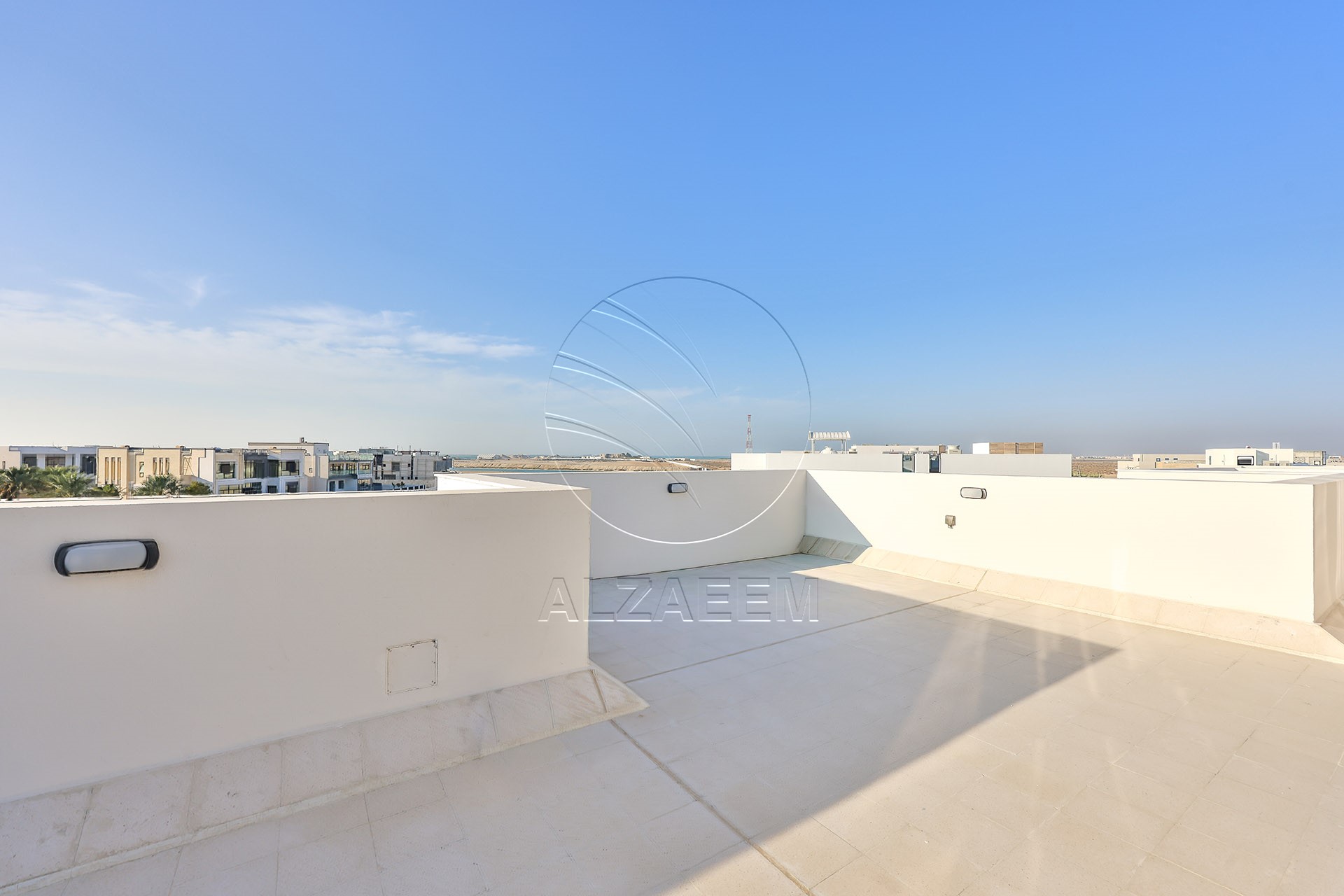 √ Single Row End | High Ceiling | Luxury Living √