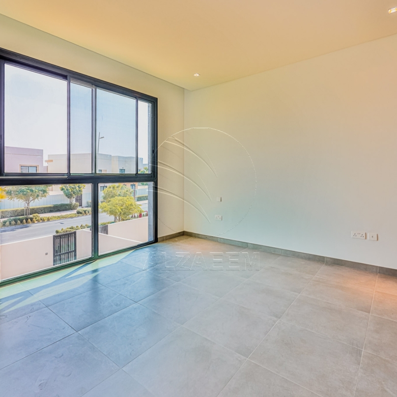 √Single Row Semi Corner | Vacant | Near the Gate√
