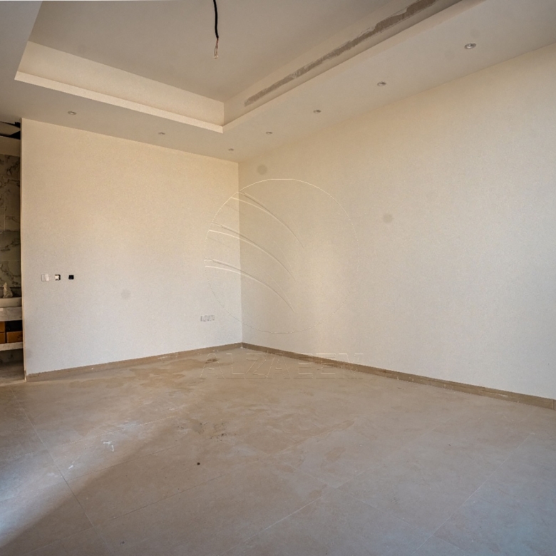 √Single Row l Landscaped l 2Y Maintenance free√
