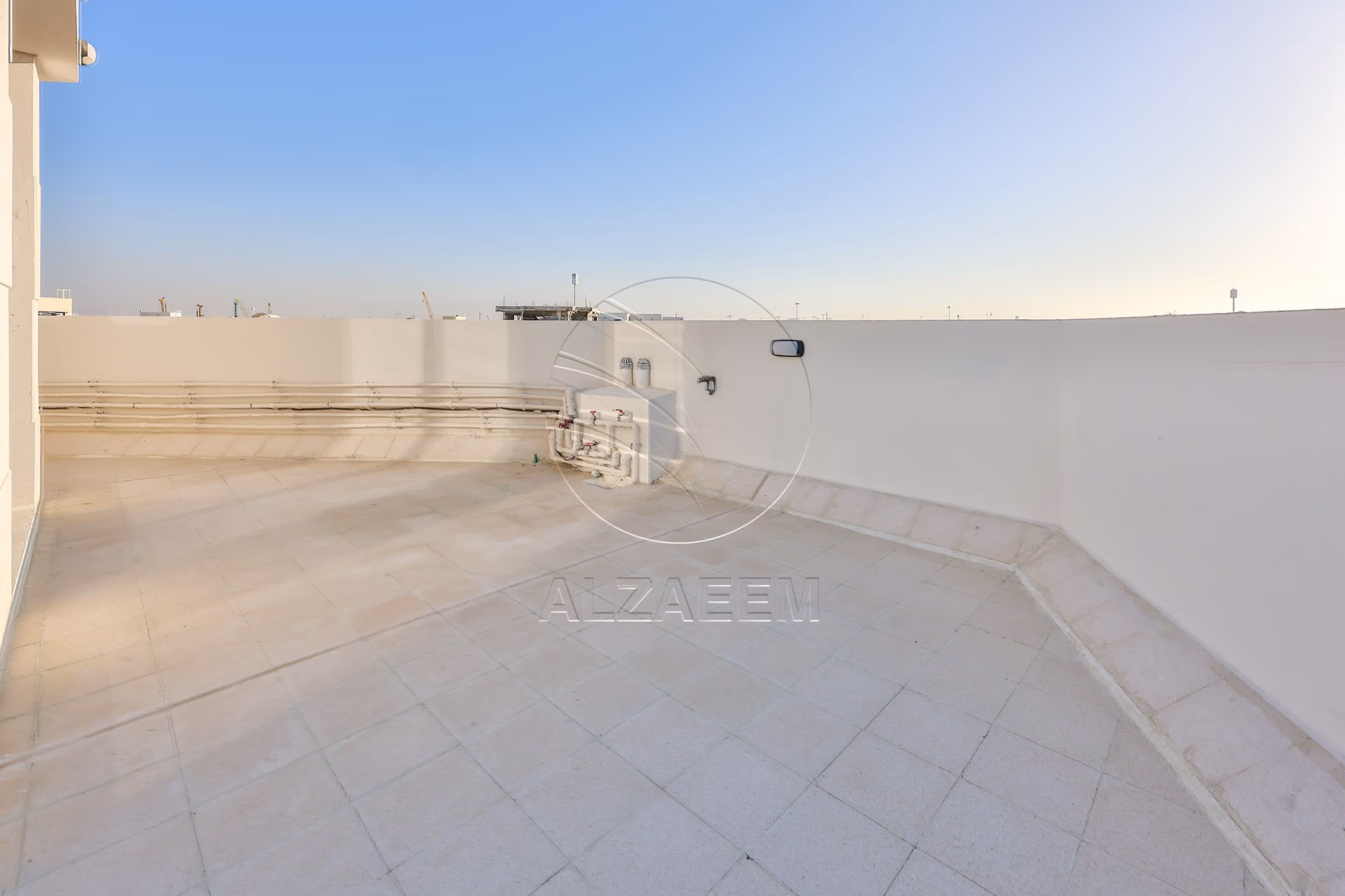 √ Single Row End | High Ceiling | Luxury Living √