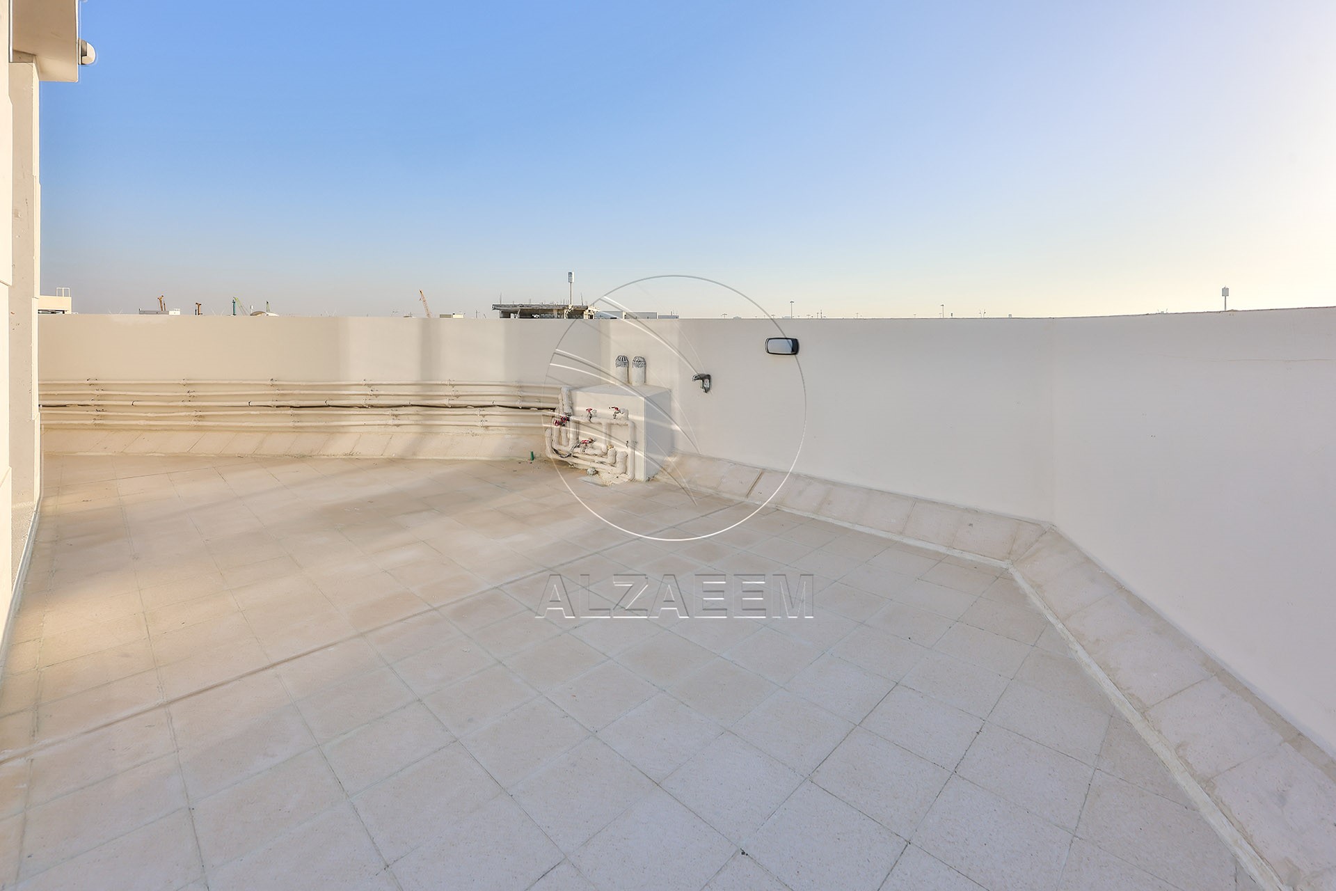 √ Single Row End | High Ceiling | Luxury Living √