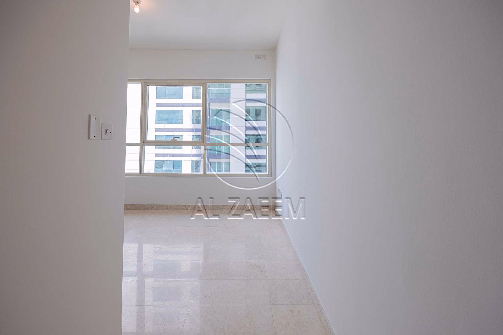 √ High Level | Vacant | Sea and Skyline Views √