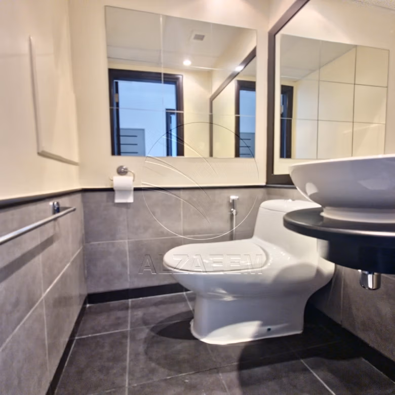 Corner Villa + Private Pool! End Use or Investment