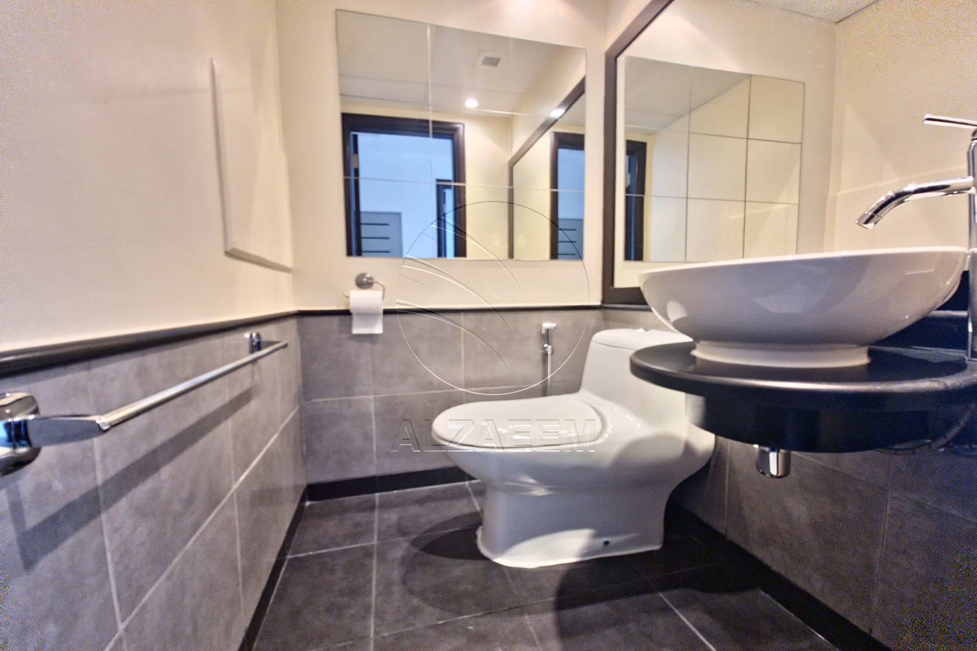 Corner Villa + Private Pool! End Use or Investment