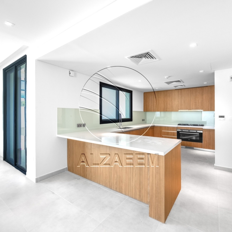 √Corner Unit | Double Row | Move-in Ready√