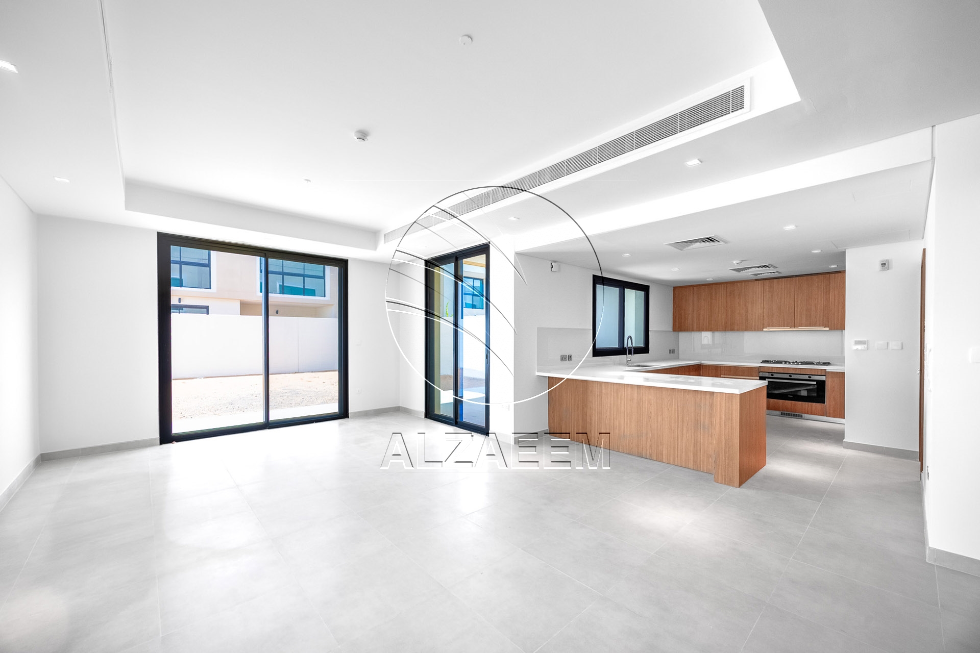 √Corner Unit | Double Row | Move-in Ready√