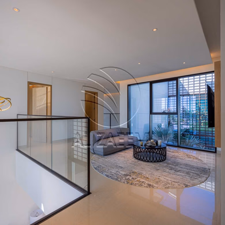 √Luxury Living | High Ceiling | Single Row Corner√
