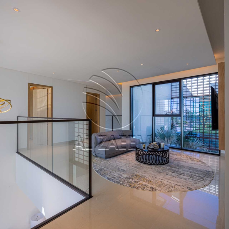 √Luxury Living | High Ceiling | Single Row Corner√