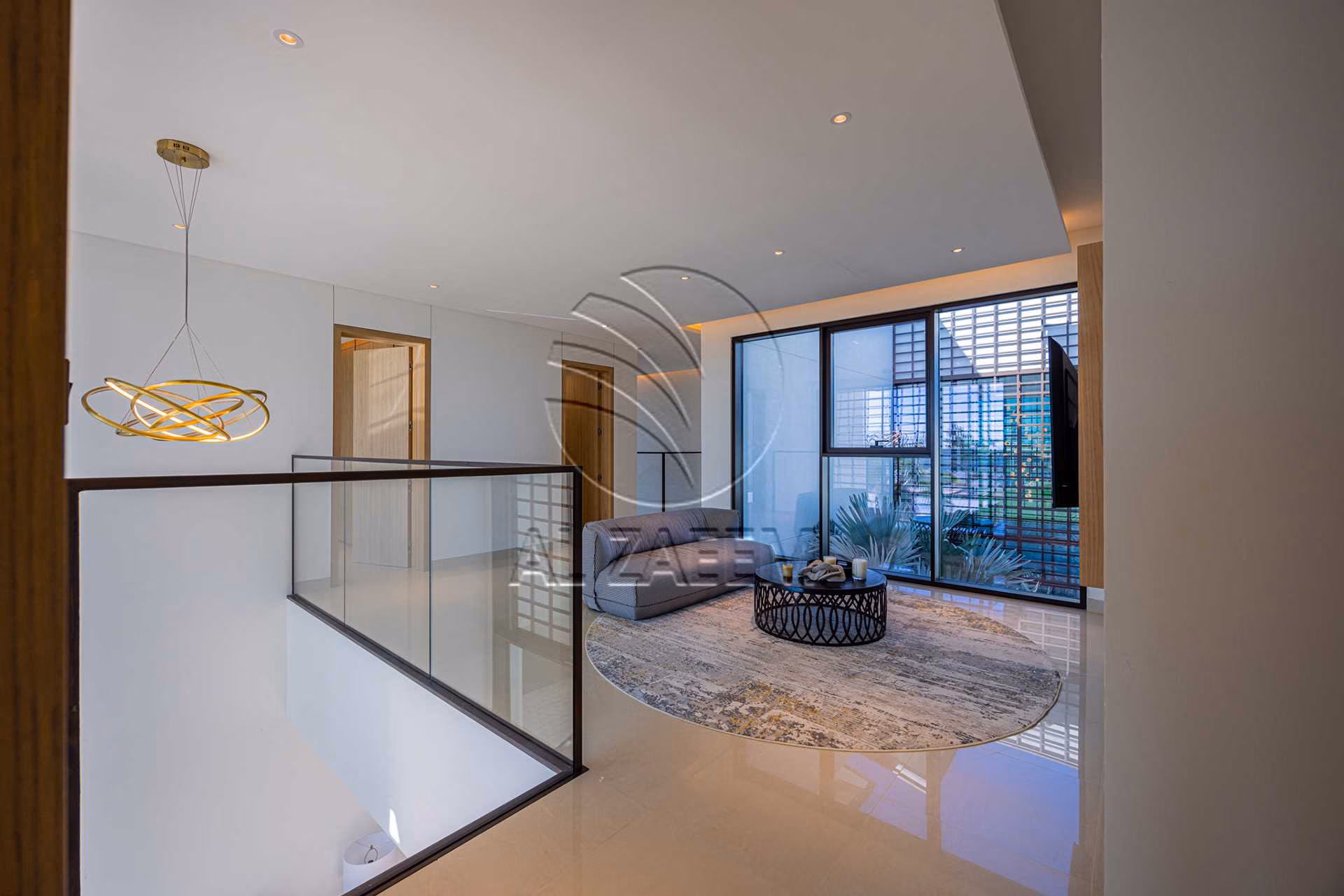 √Luxury Living | High Ceiling | Single Row Corner√