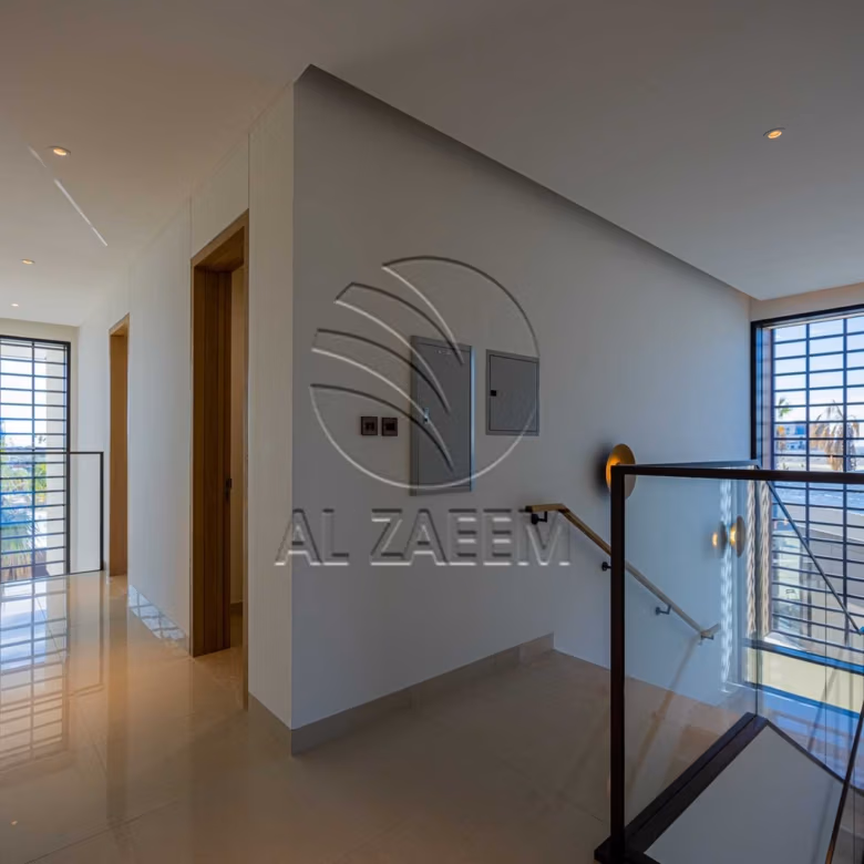 Luxury Living | High Ceiling | Single Row Corner
