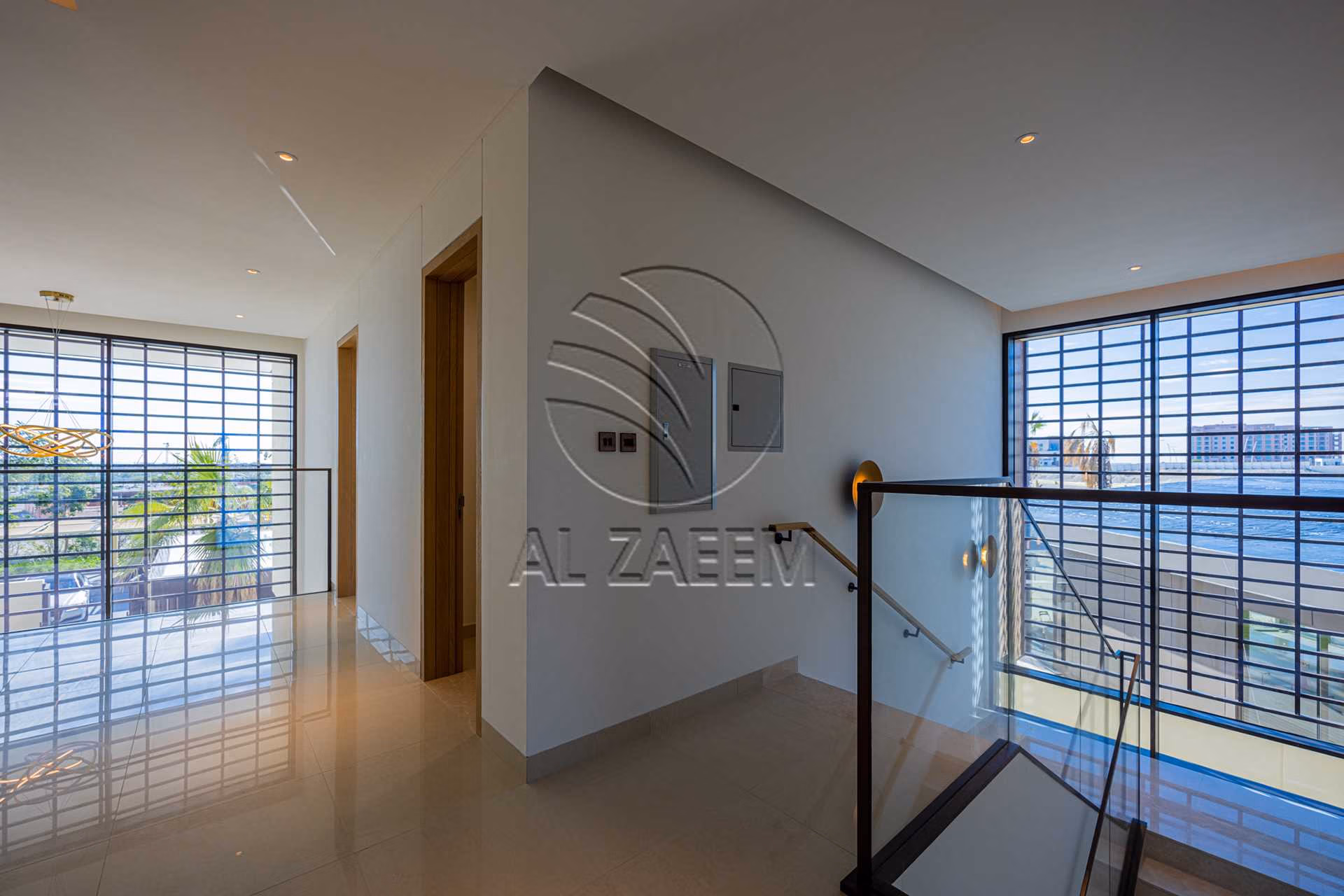 Luxury Living | High Ceiling | Single Row Corner