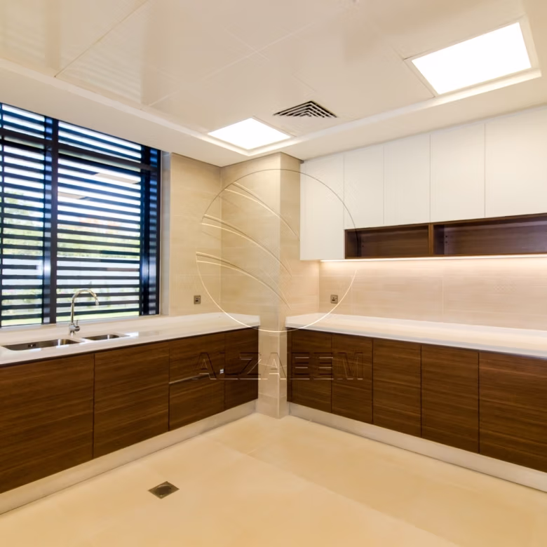 VACANT! 5BR+Maid | Mid Unit-Double Row