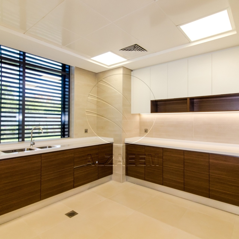 VACANT! 5BR+Maid | Mid Unit-Double Row