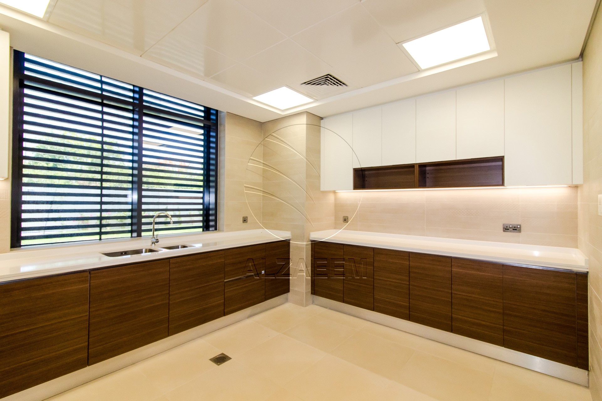 VACANT! 5BR+Maid | Mid Unit-Double Row