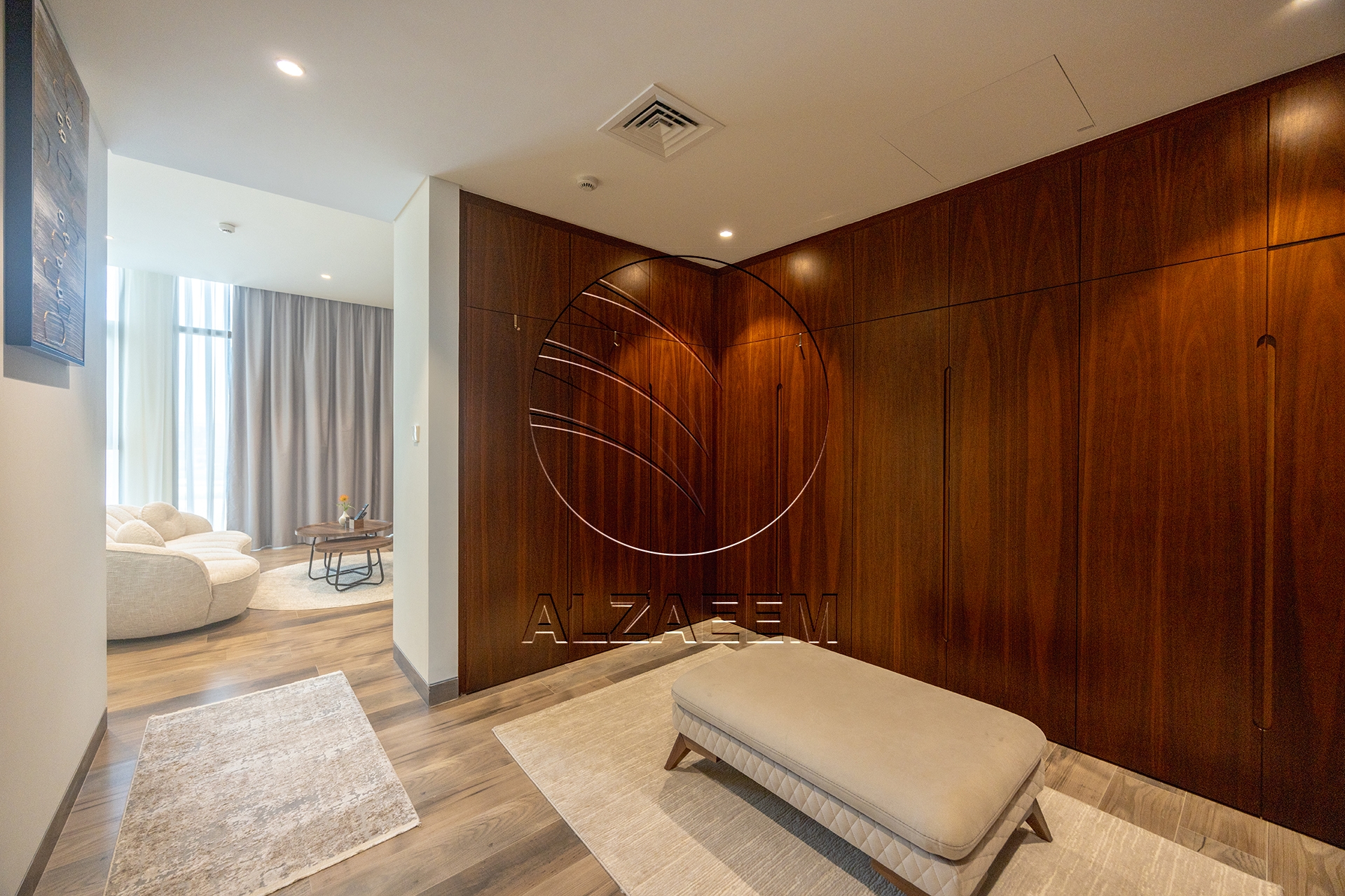 √CORNER 5BR Villa with Pool | Landscaped Garden√
