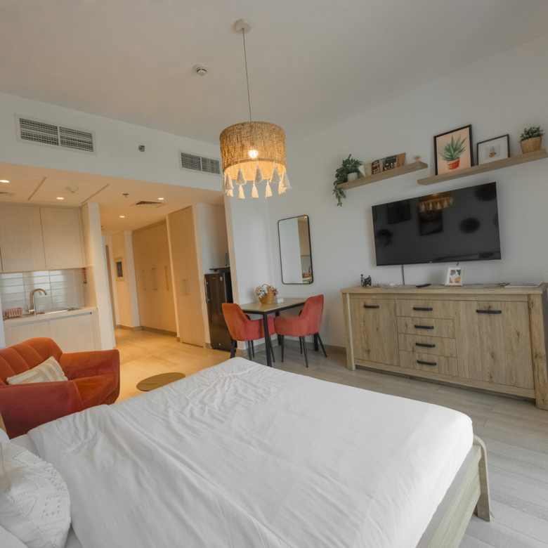 √ Full Canal View | VACANT | Fully Furnished √