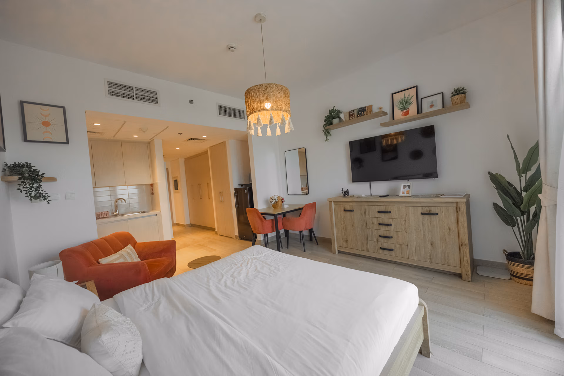 √ Full Canal View | VACANT | Fully Furnished √