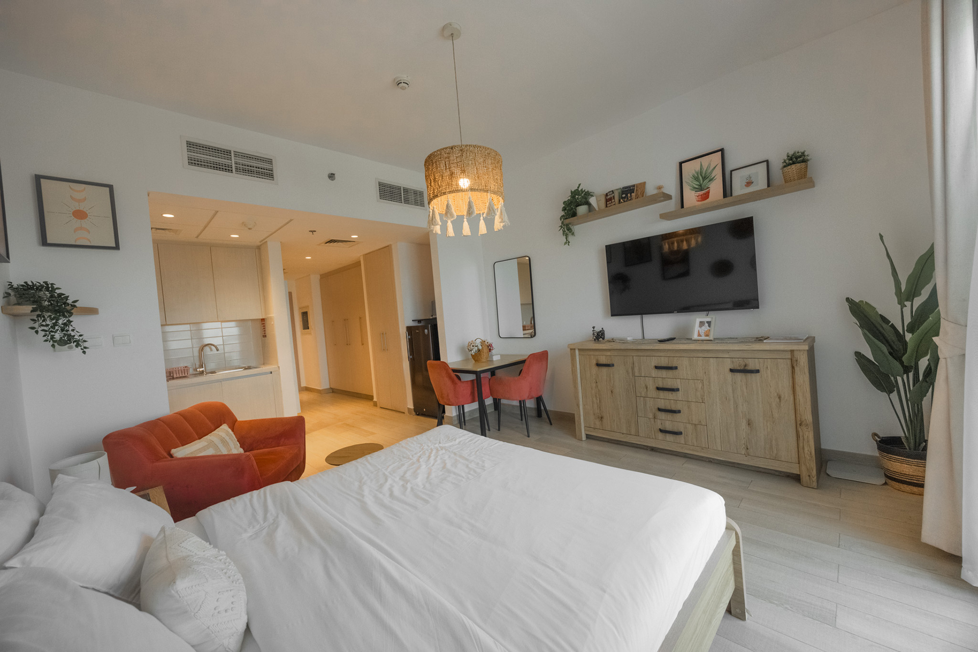 √ Full Canal View | VACANT | Fully Furnished √