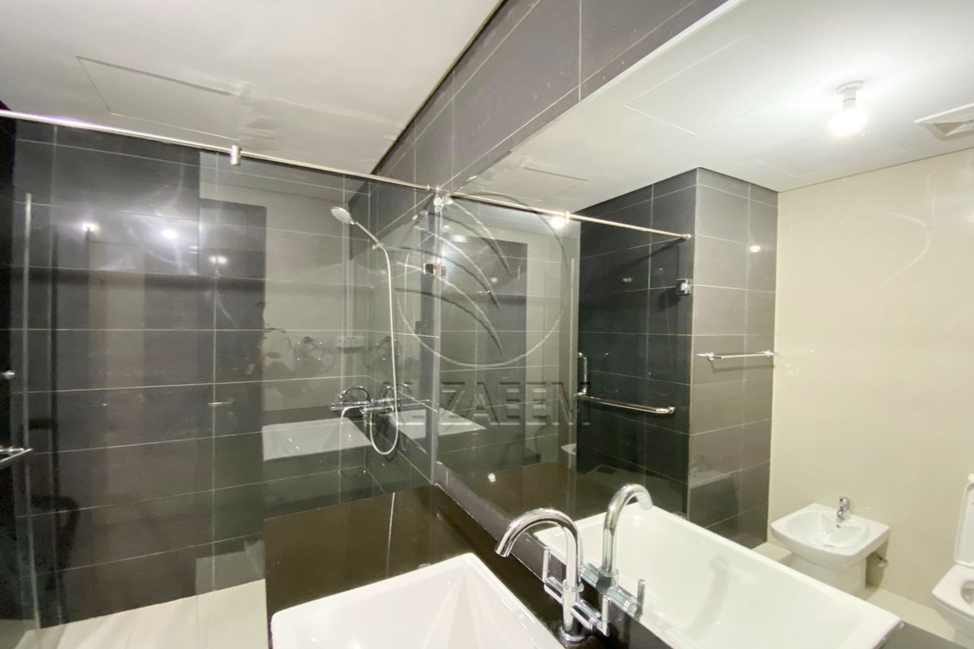 VACANT and Spacious Unit with Marina Views
