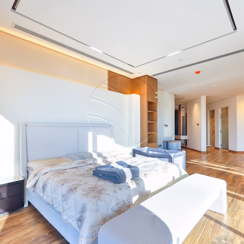 √ Single Row End | High Ceiling | Luxury Living √