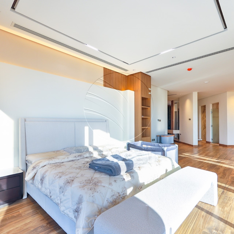 √ Single Row End | High Ceiling | Luxury Living √