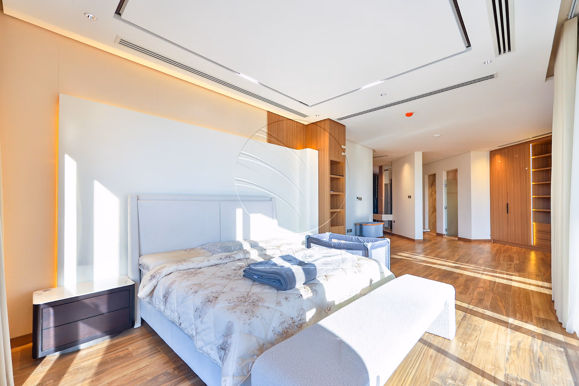 √ Single Row End | High Ceiling | Luxury Living √