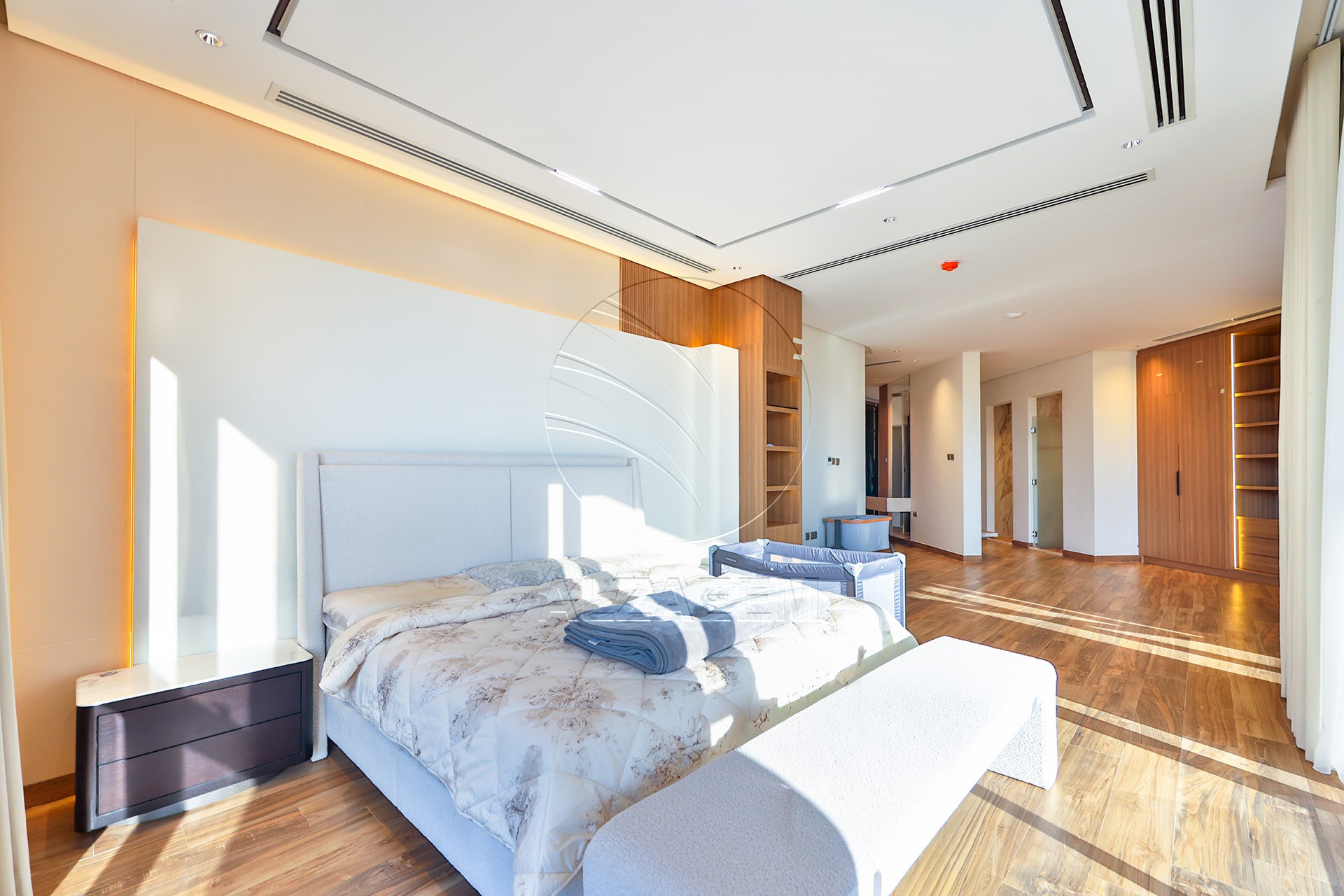 √ Single Row End | High Ceiling | Luxury Living √