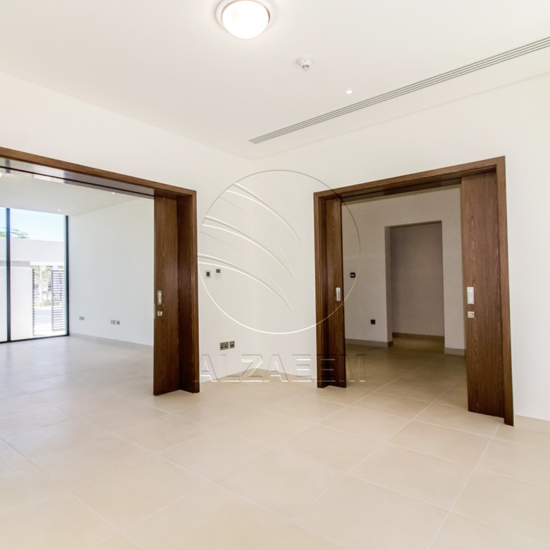 VACANT! 5BR+Maid | Mid Unit-Double Row
