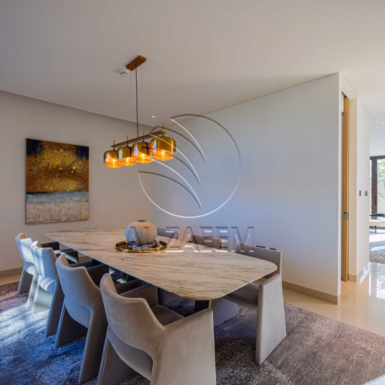 Luxury Living | High Ceiling | Single Row Corner