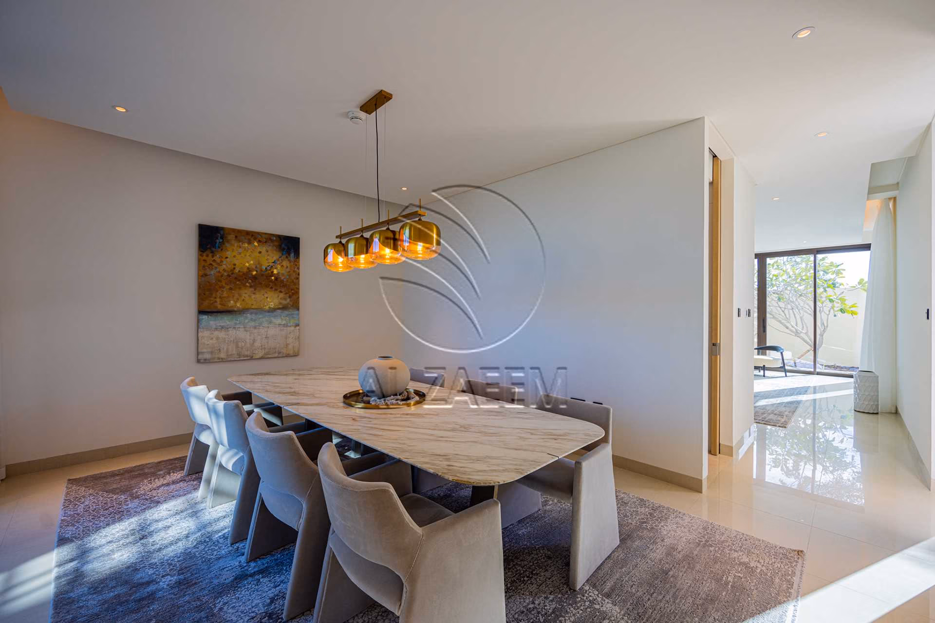 √Luxury Living | High Ceiling | Single Row Corner√